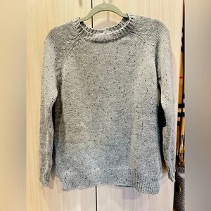 Le Lis, speckled sweater in size L, buttons on the back and black elbow pads